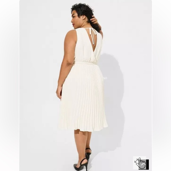 Torrid X Marylin Monroe White Midi Surplice Tie Back Dress BNWT Size 1 - Picture 10 of 12